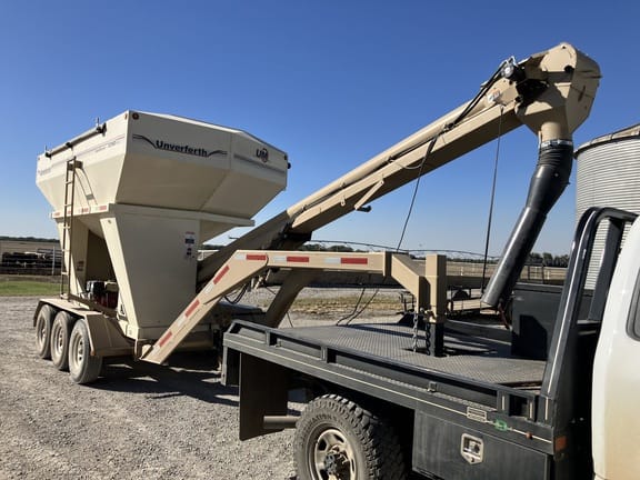 2013 Unverferth 3750XL Equipment Image0