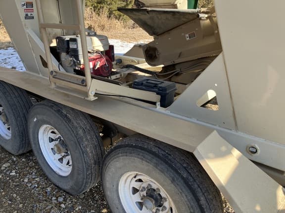 Image of Unverferth 3750XL equipment image 3