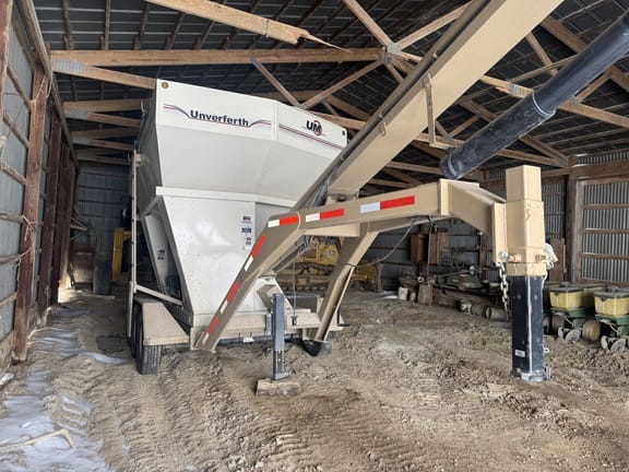 2013 Unverferth 3750XL Equipment Image0