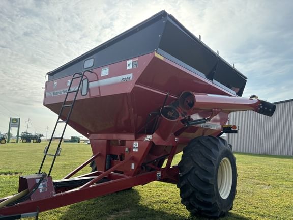 2013 Unverferth 6225 Image