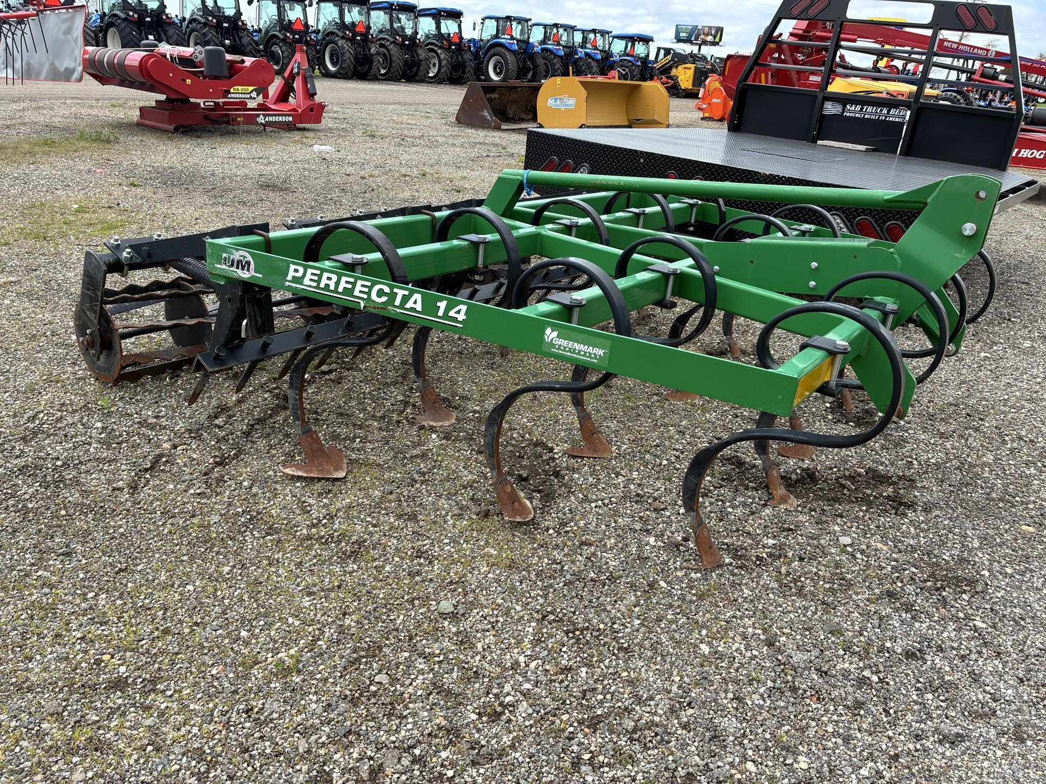 2013 Unverferth Perfecta 14 Equipment Image0