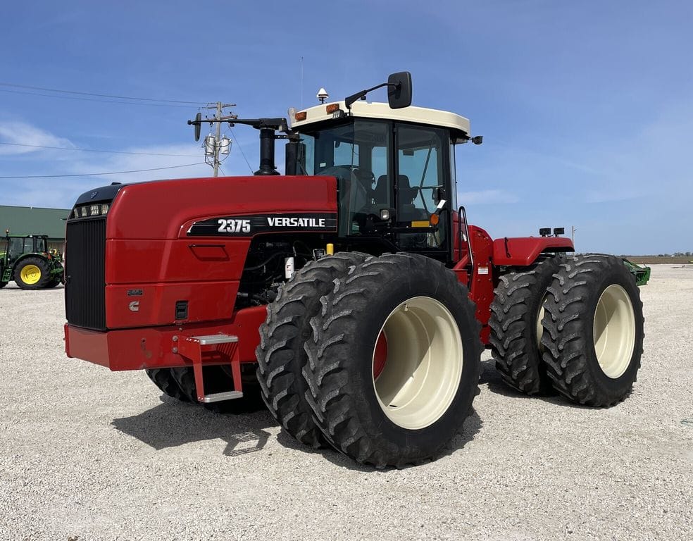 2013 Versatile 2375 Equipment Image0