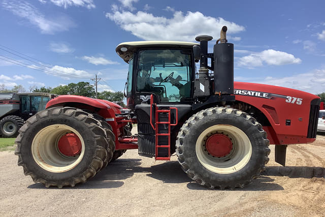 Image of Versatile 375 equipment image 2