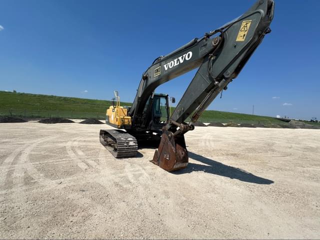 Image of Volvo EC220DL equipment image 2