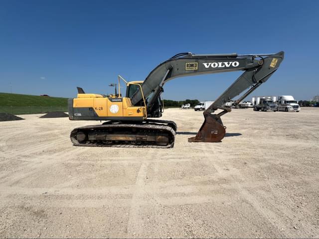 Image of Volvo EC220DL equipment image 3