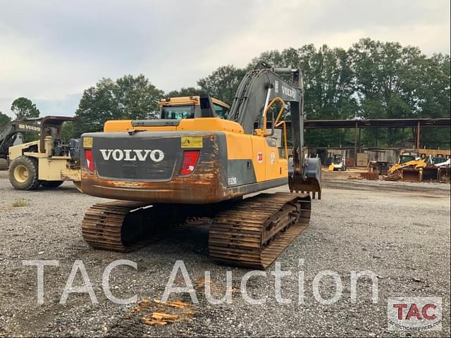 Image of Volvo EC220DL equipment image 4