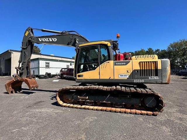 Image of Volvo EC220DL equipment image 3