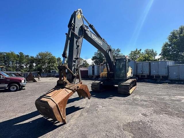 Image of Volvo EC220DL equipment image 3