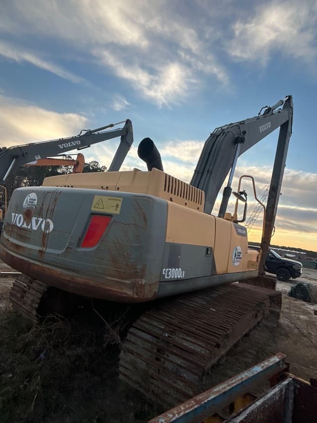 Image of Volvo EC300DLR equipment image 3