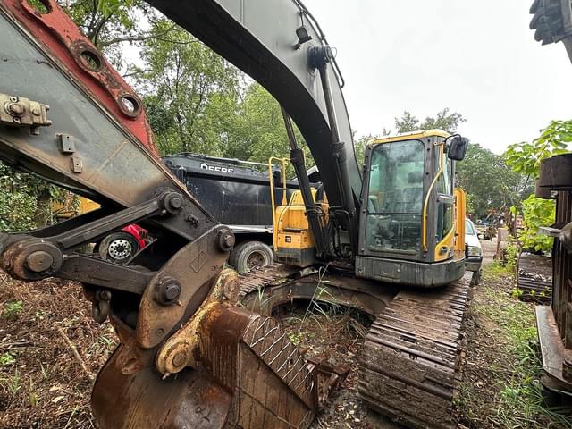 Image of Volvo ECR235DL equipment image 3