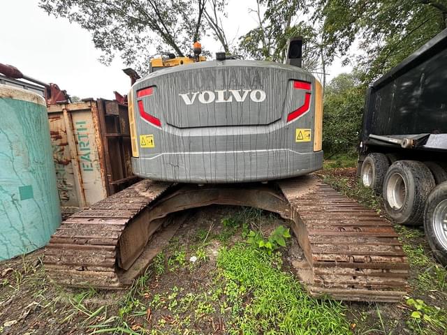 Image of Volvo ECR235DL equipment image 2