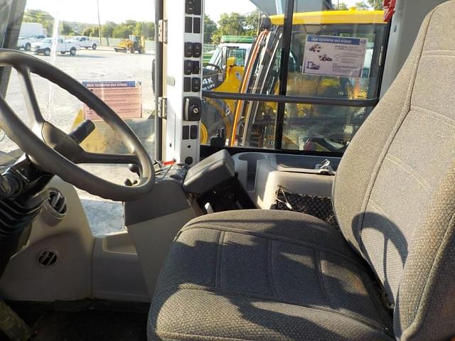 Image of Volvo L60G equipment image 4