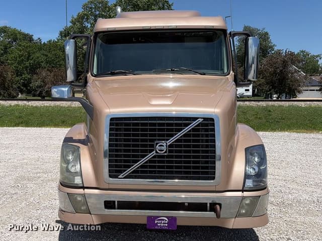 Image of Volvo VNL equipment image 1