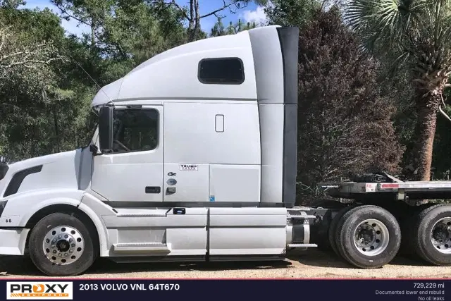 Image of Volvo VNL64T670 equipment image 3