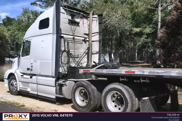 Image of Volvo VNL64T670 equipment image 1