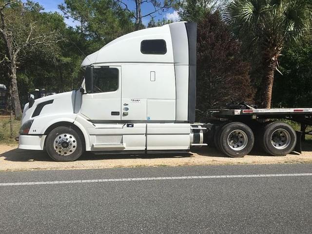 Image of Volvo VNL64T670 equipment image 2