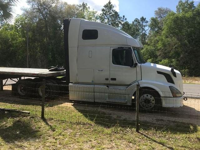 Image of Volvo VNL64T670 equipment image 3