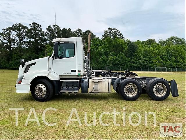 Image of Volvo VNL equipment image 1
