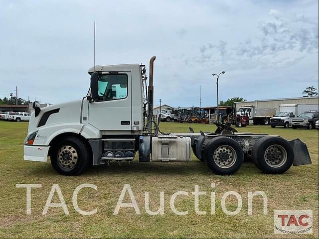 Image of Volvo VNL equipment image 1