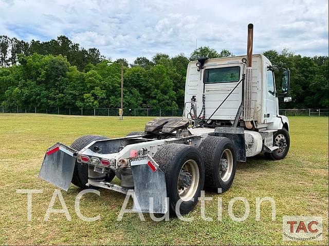 Image of Volvo VNL equipment image 4