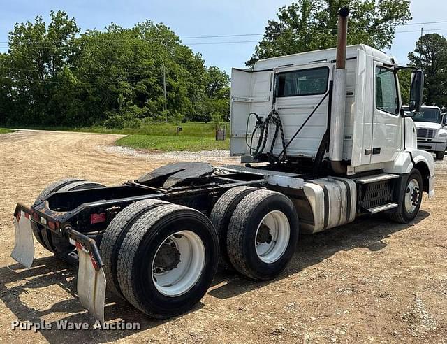 Image of Volvo VNL equipment image 4
