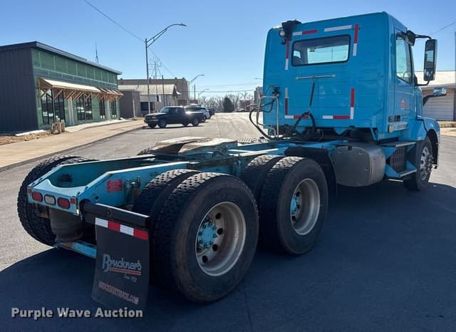 Image of Volvo VNL equipment image 4