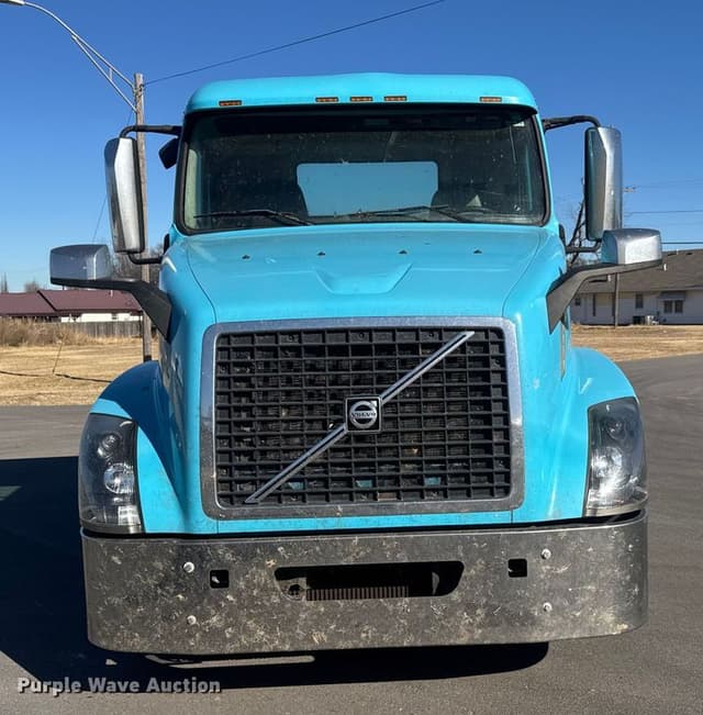 Image of Volvo VNL equipment image 1