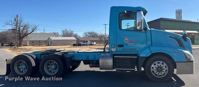 Image of Volvo VNL equipment image 3