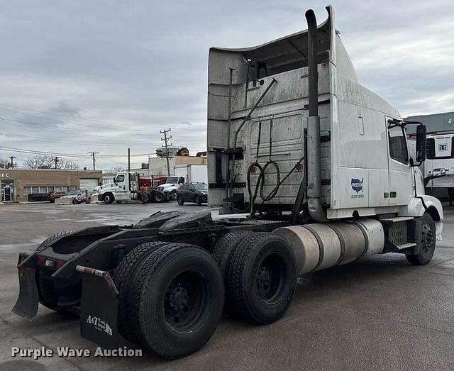 Image of Volvo VNL equipment image 4