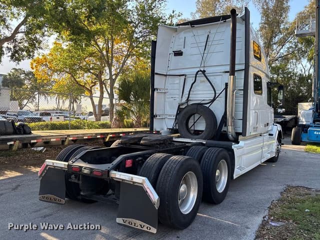 Image of Volvo VNL equipment image 4