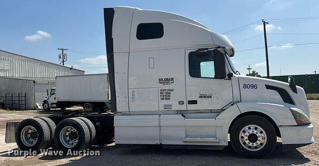 Image of Volvo VNL equipment image 3
