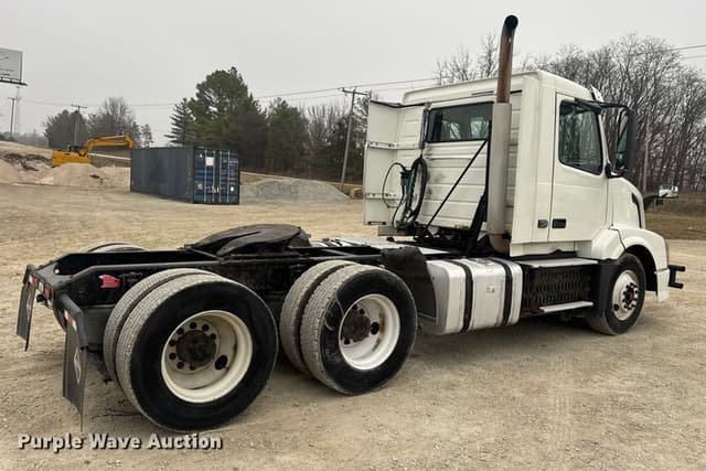 Image of Volvo VNL equipment image 4