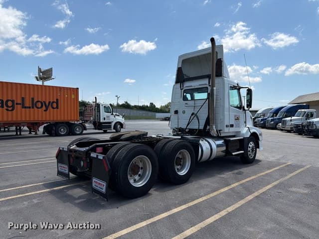 Image of Volvo VNL equipment image 4