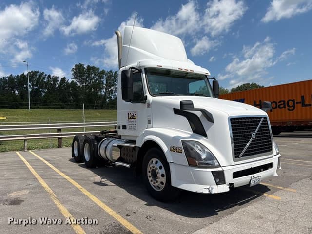 Image of Volvo VNL equipment image 2