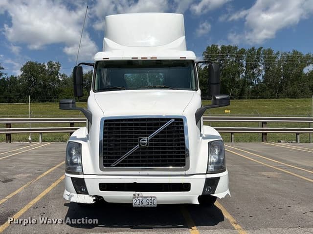 Image of Volvo VNL equipment image 1