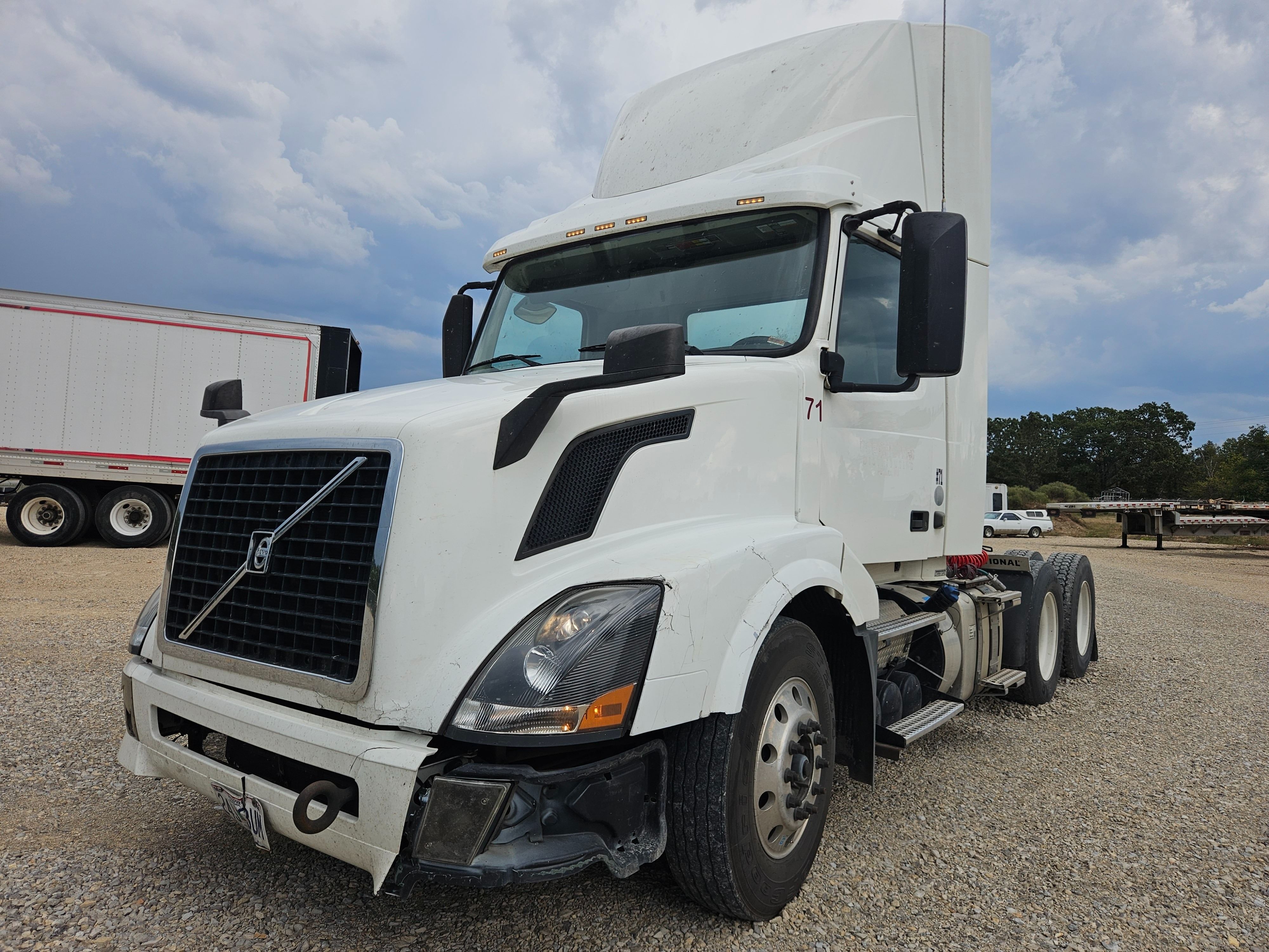2013 Volvo VNL Equipment Image0