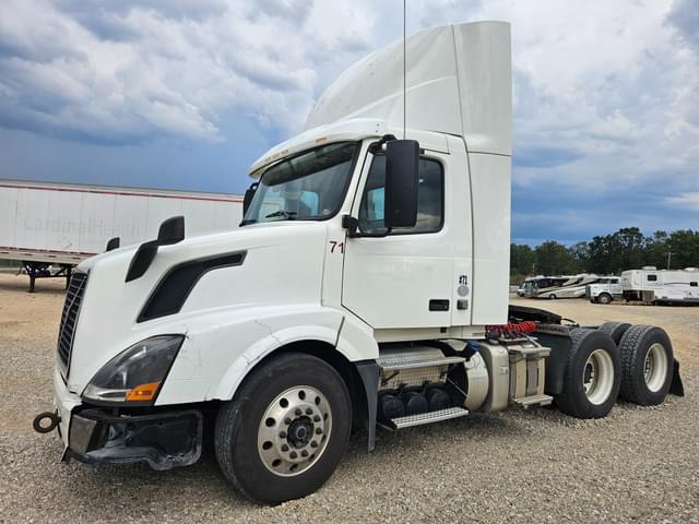 Image of Volvo VNL equipment image 2