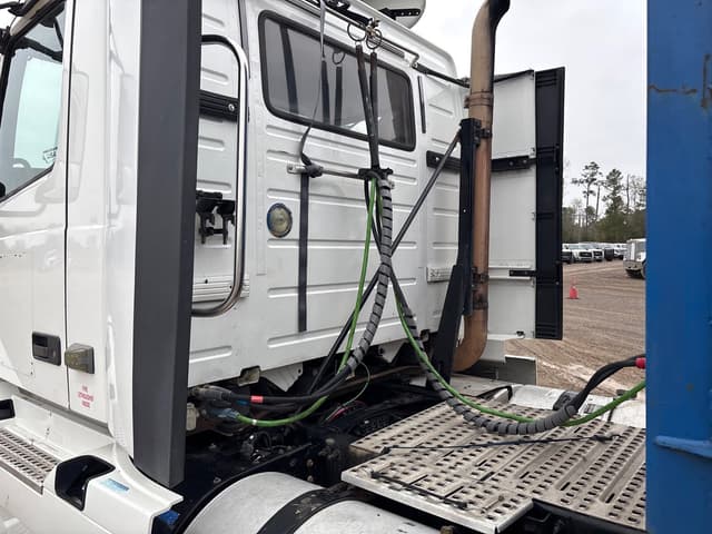 Image of Volvo VNL equipment image 4