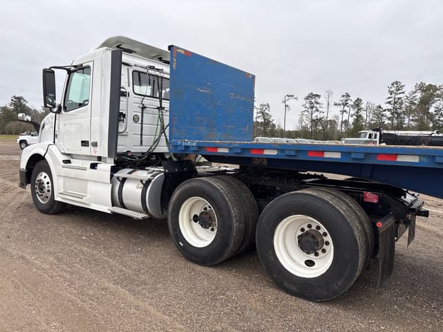 Image of Volvo VNL equipment image 3