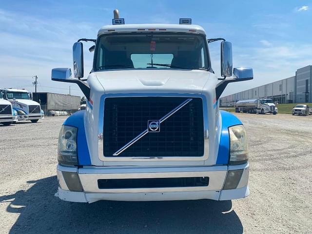 Image of Volvo VNL equipment image 1