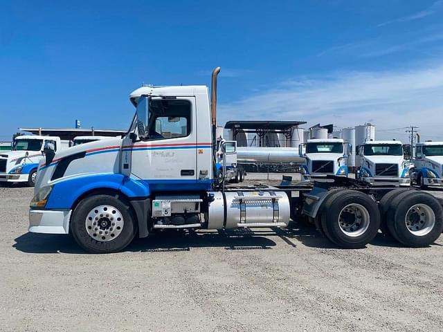 Image of Volvo VNL equipment image 2