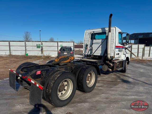 Image of Volvo VNL equipment image 2