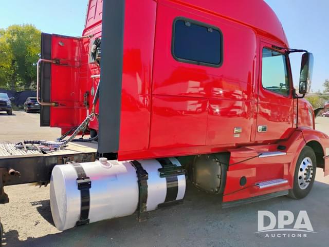 Image of Volvo VNL630 equipment image 2