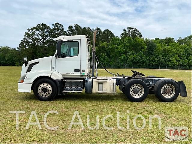 Image of Volvo VNL64T300 equipment image 1