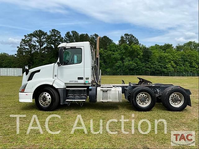 Image of Volvo VNL64T300 equipment image 1