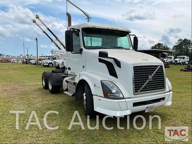 Image of Volvo VNL64T300 equipment image 2