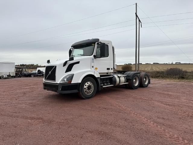 Image of Volvo VNL64T300 equipment image 1