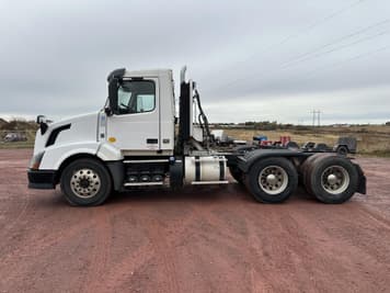 Main image Volvo VNL64T300