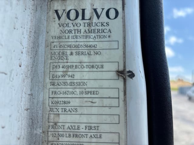 Image of Volvo VNL64T300 equipment image 3