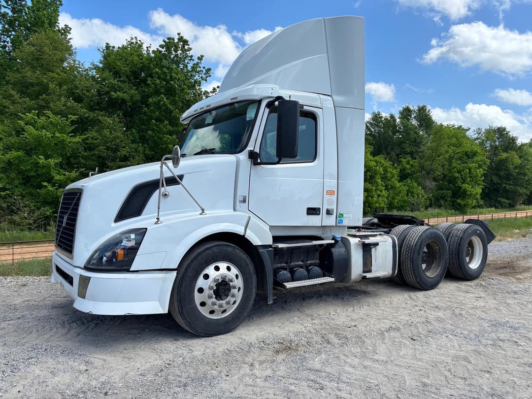 Image of Volvo VNL64T300 Primary image